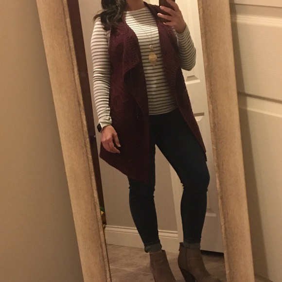 Vanity Waterfall Knit Vest - Picture 2 of 8